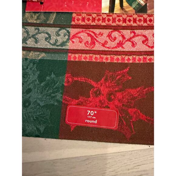 NWT St Nicholas Square Christmas table runner holiday festive party Xmas - Picture 1 of 6